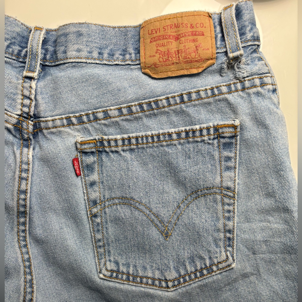 Levi’s Denim Shorts - Picture 3 of 4